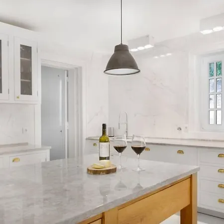 Amazing 4 Bedroom With Pool, View & Garden Vila